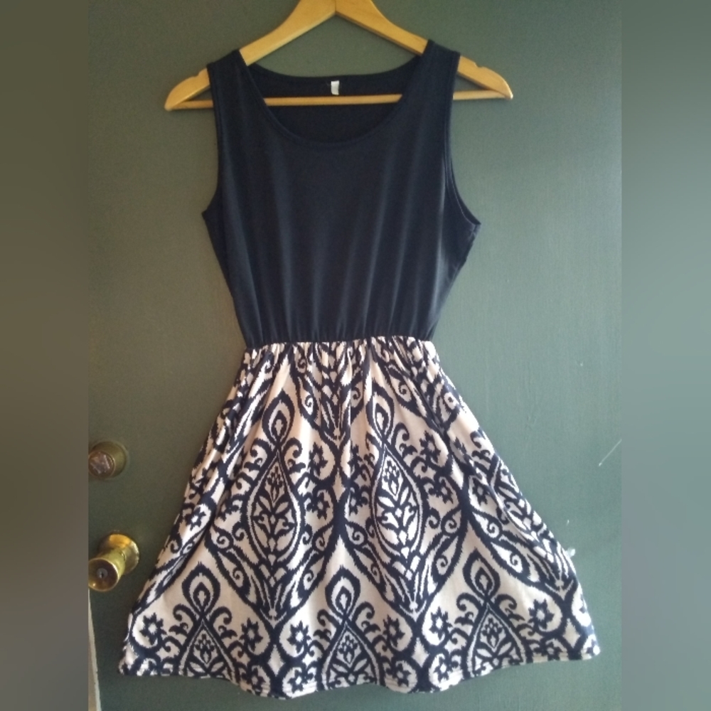 Black & Beige Dress - Picture 2 of 5